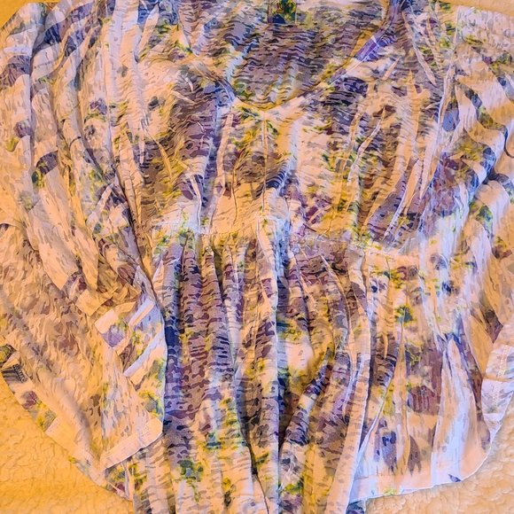 Soft Blue/Green and Whites in dressy Tee! S M - Picture 6 of 6